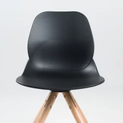 Chaise De Cuisine|Chaise De Salle à Manger*VictoireChaise design en polypropylène noir avec pieds en bois