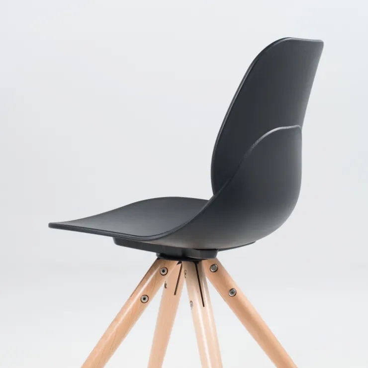 Chaise De Cuisine|Chaise De Salle à Manger*VictoireChaise design en polypropylène noir avec pieds en bois